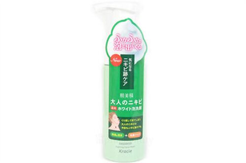 Sữa rửa mặt trị mụn Kracie chai 150ml của Nhật Bản
